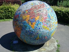 Globe en mosaïque