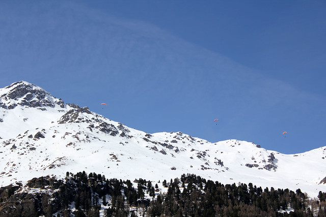 zinal_3paragliders