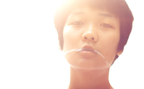 無料写真素材|人物|女性アジア|中国人|煙草・タバコ