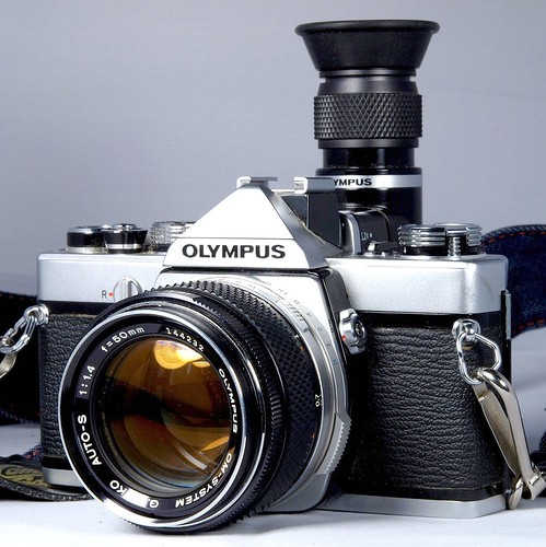 Olympus OM-1 with Varimagni Angle Finder