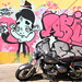 La moto y el grafiti