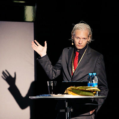 Julian-Assange-b