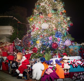 Giant Christmas Tree on 21st st