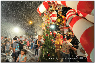 Singapore Orchard Road: merry christmas : Snowing in Singapore??