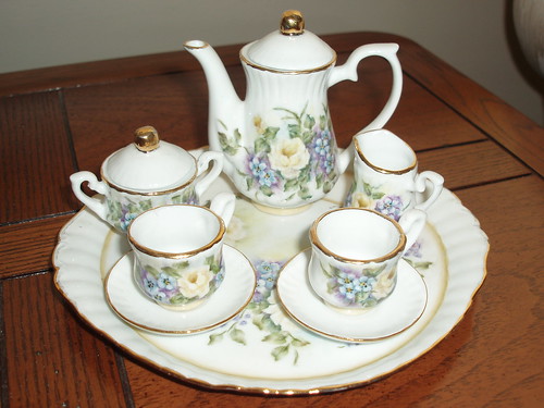 miniture tea set