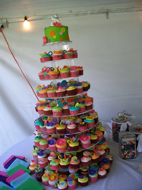 cupcake tower wedding cake guru