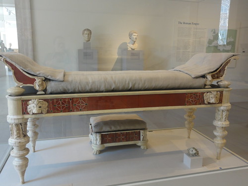 Roman Bed