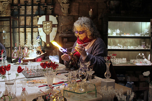 Glass artist at Merlin l'Enchanteur