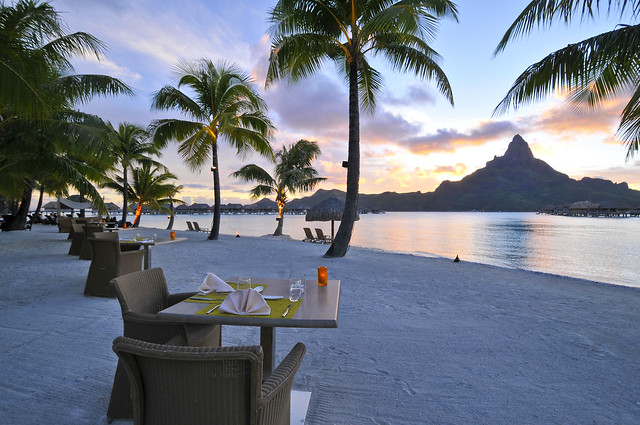 Diner on the beach InterContinental Bora Bora  Resort & Thalasso Spa 
