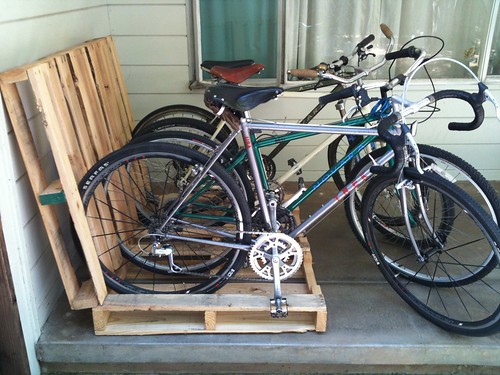 No-Cook Pallet Bike Rack by lowtechatmo