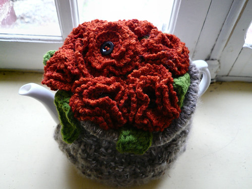 Red flower Teacosy 2