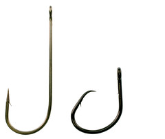 圖左為J型鉤，右為圓形鉤。節錄自中華民國對外漁業合作發展協會網站