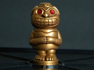 Dark gold idol (1)
