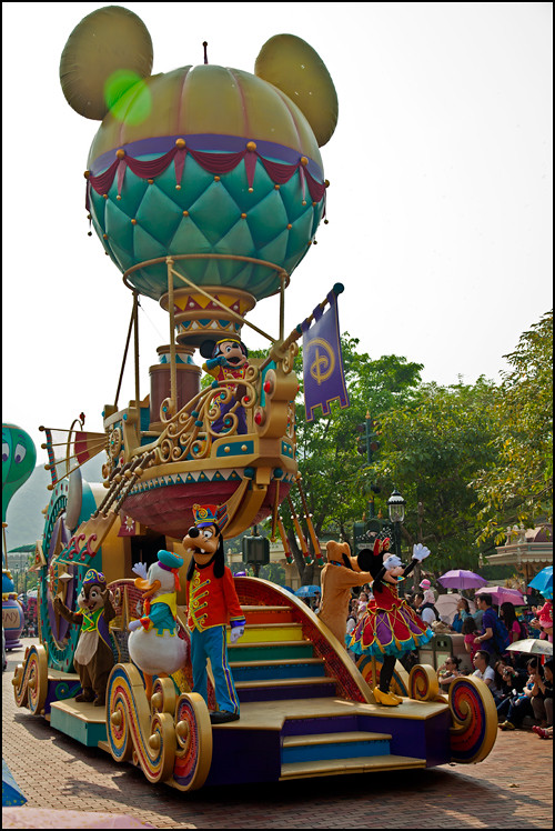 mickey-mouse-parade-2