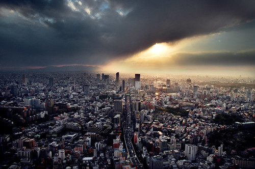 Tokyo sunset from the Mori tower by marcusuke