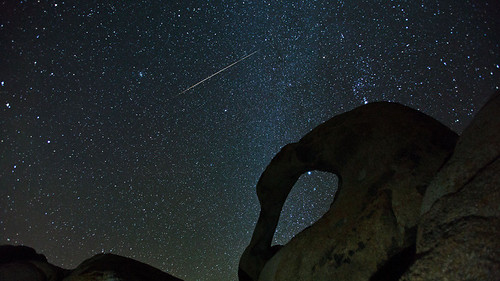 Geminid Meteor above Mobius Arch by evosia