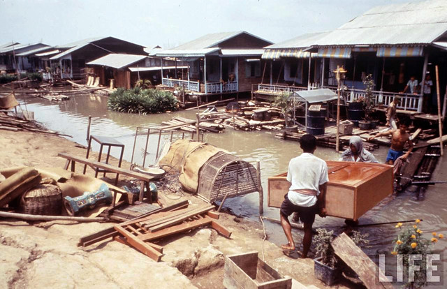 Vietnamese refugees evacuating flooded Tonle Sap River district. Phnom Penh, April 1970