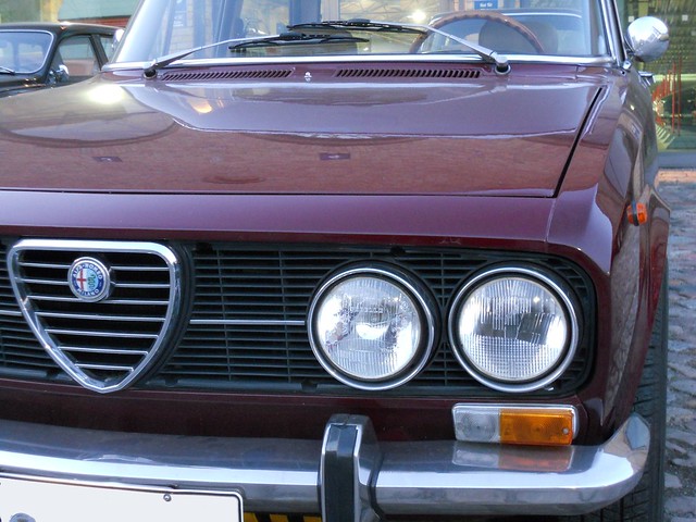 Alfa Romeo 2000 Berlina Alfa Romeo launched the new 2000 Series in 1971 as