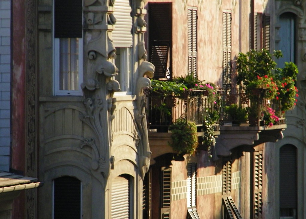 7] Savona (SV): balconi. ❸