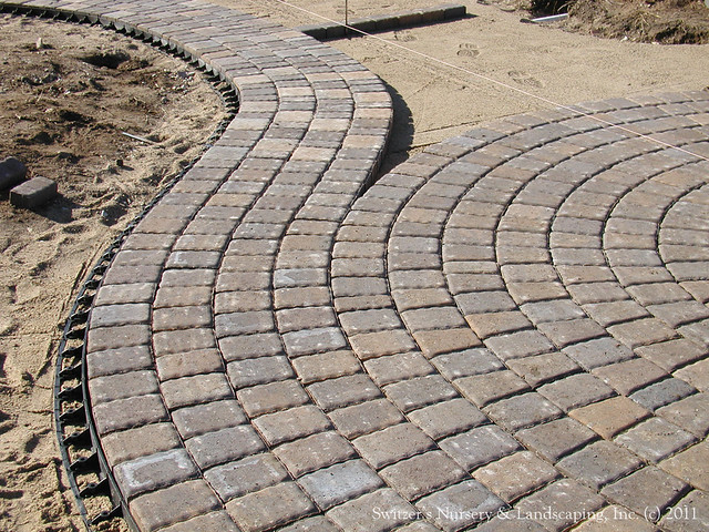 Paver Patio Installation with Fountain - connecting the circles ...
