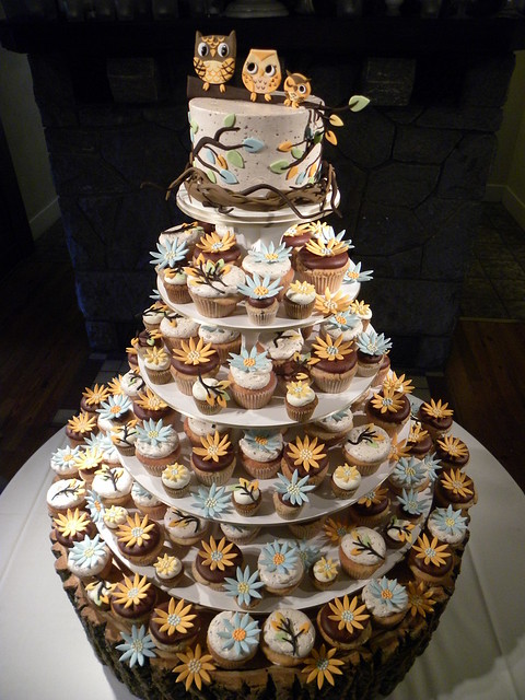 Christine 39s Owl Cupcake Wedding Top tier cake inspired from invites