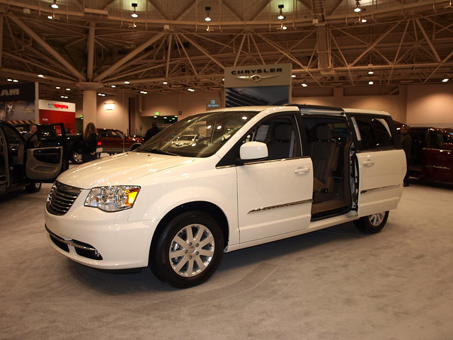 2011 Chrysler Town & Country 1