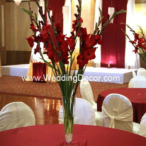 Wedding Centerpieces red gladiolus A wedding centerpiece in a short 