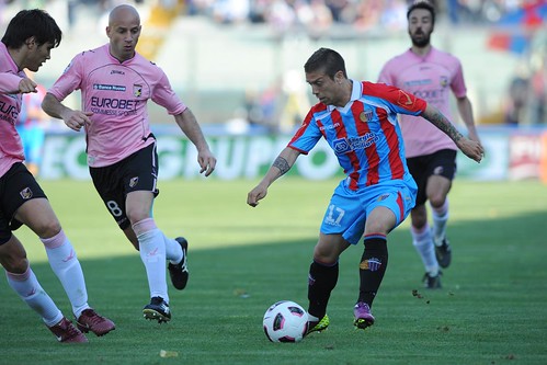 El 'Papu' Gomez in azione contro il Palermo