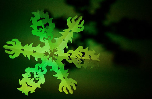 Zombie Snowflake Papercraft (Eery Green Light)