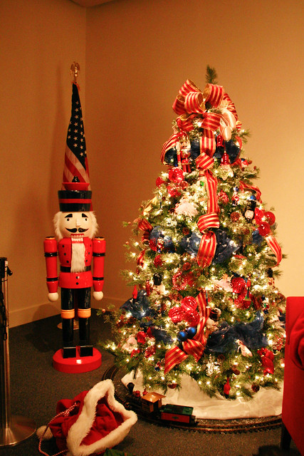 decorating with nutcrackers at christmas