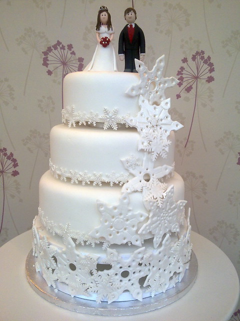 Snowflake Wedding Cake wwwcreationsbypaulajanecouk