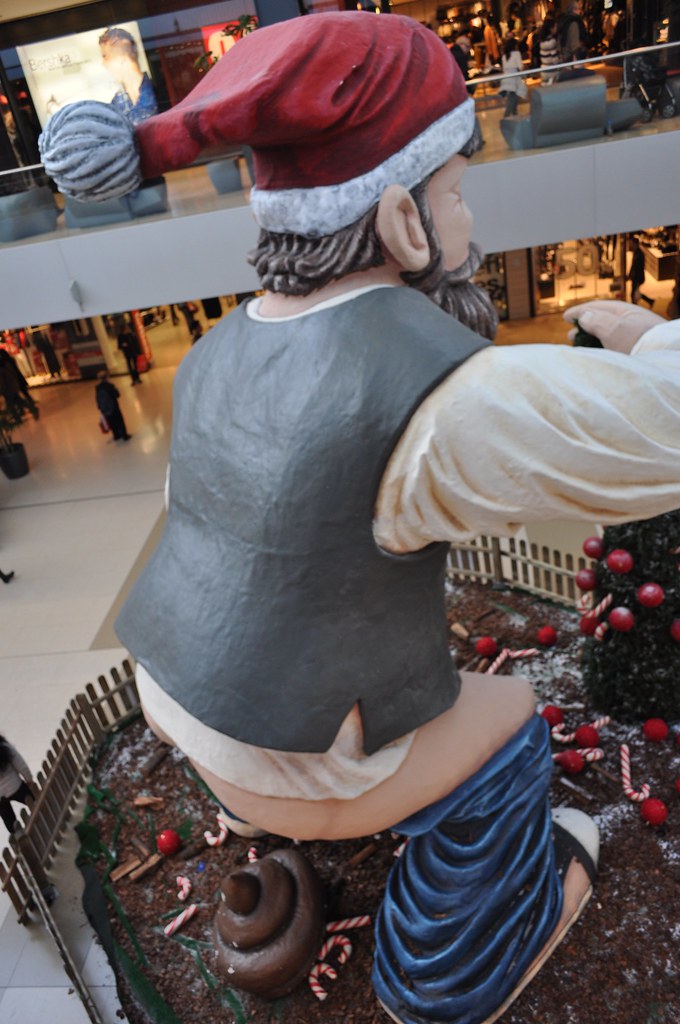 Caganer gegant al centre comercial Maremagnum
