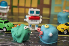 Robots vs Dinos: a baby shower cakeball extravaganza!