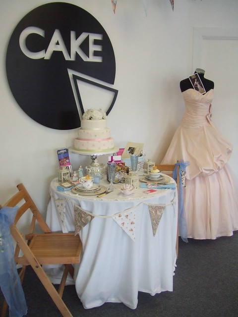 CAKE Wedding table set up bunting by bunting Queen
