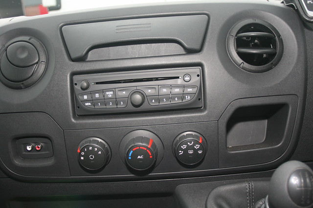 Renault Master 2011 Mode Two holes for audio input one big hole for