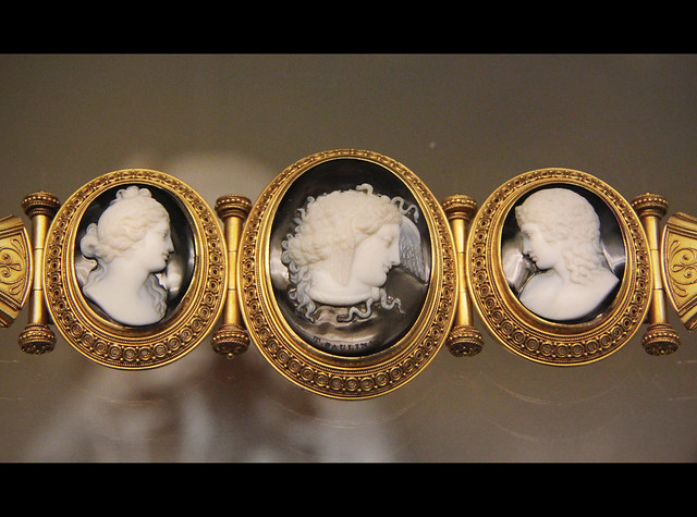 Cameo bracelet, Medusa, signed by T.Saulini, with Venus and Cupid, Rome, about 1860
