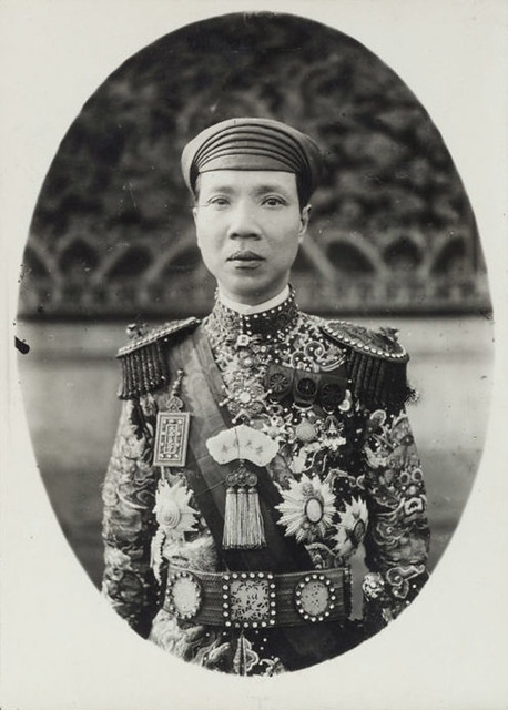 1919 Sa Majesté Khai Dinh, empereur d'Annam (de face)
