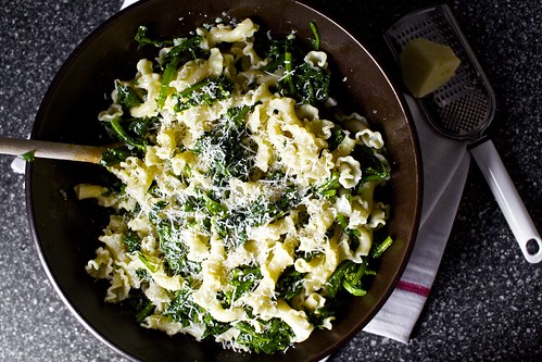 easiest garlicky broccoli rabe pasta