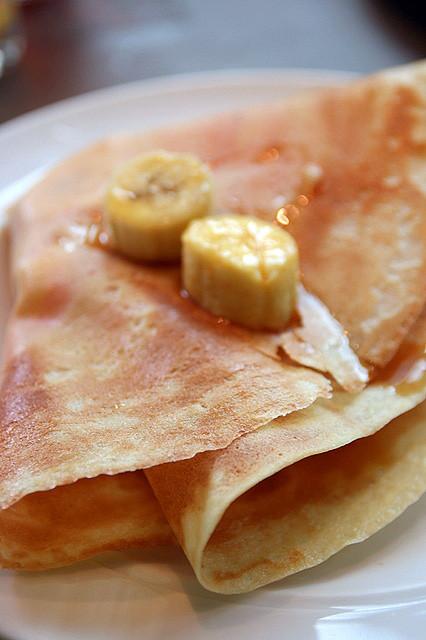 Crispy crepe with banana and honey