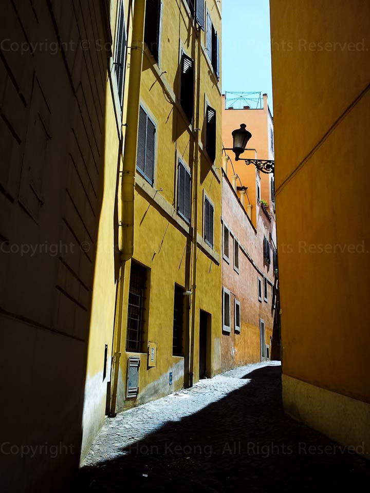 Alley @ Rome, Italy