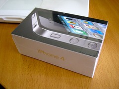 unboxing iPhone 4