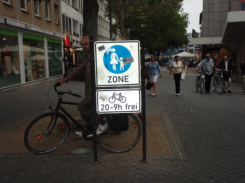 Pedestrian zone shared out of hours