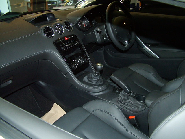 2011 Peugeot RCZ interior