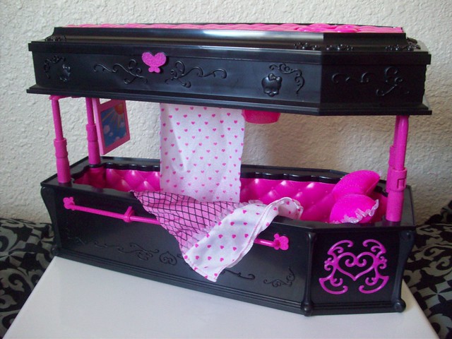 Monster High Draculaura's Bed Jewelry Box Coffin