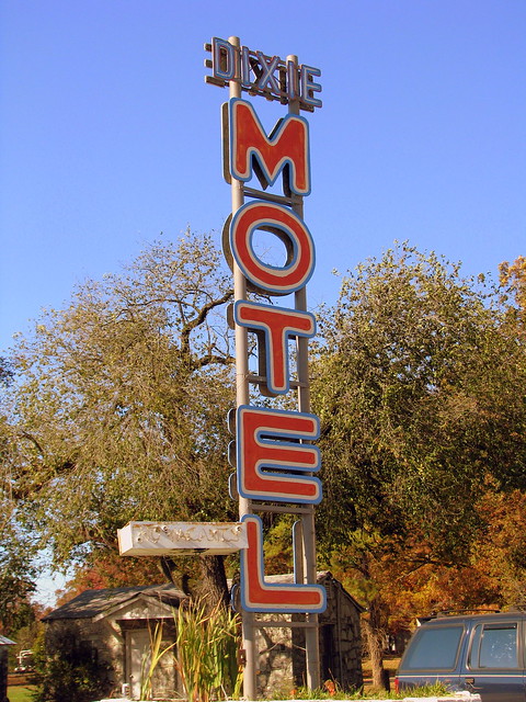 Dixie Motel sign - Indian Hills, GA
