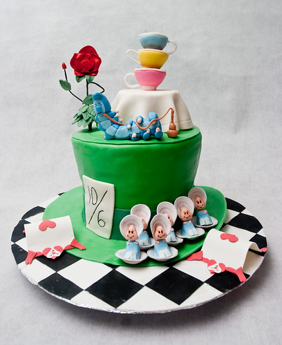 Alice in Wonderland Cake: The Entire Cake