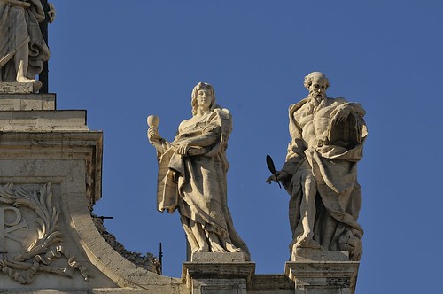 Statuen auf der Lateranbasilika San Giovanni in Laterano / Statues on the Basilica of St. John Lateran by bildwunsch