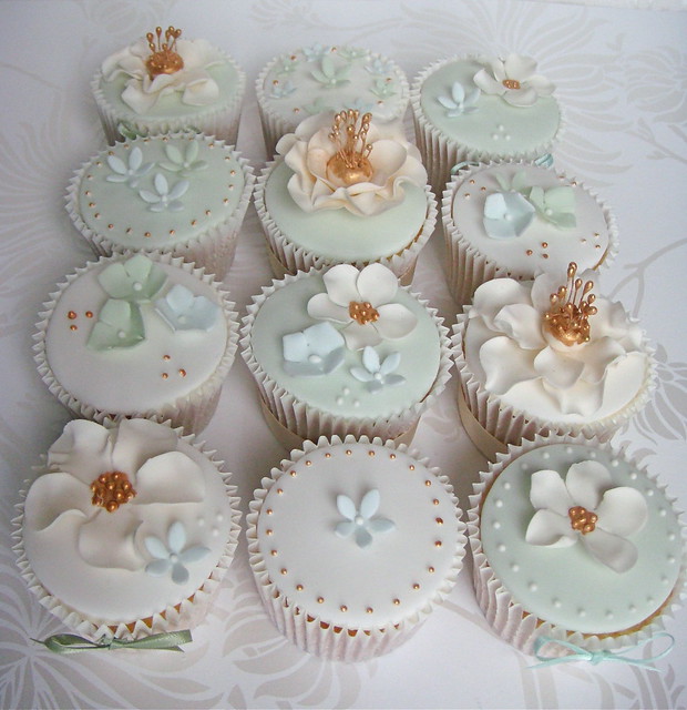 Vintage Gold Green Cupcakes The inspiration for this cake came from a 