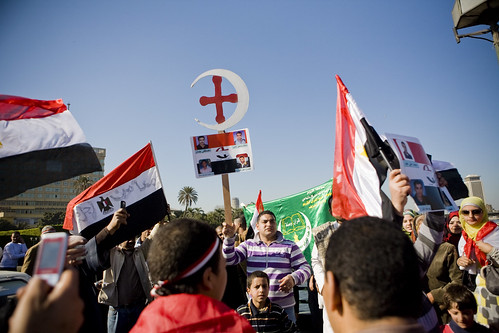 Protesters on Qasr el-Nil Bridge, chanting for national unity between Muslims and Christians