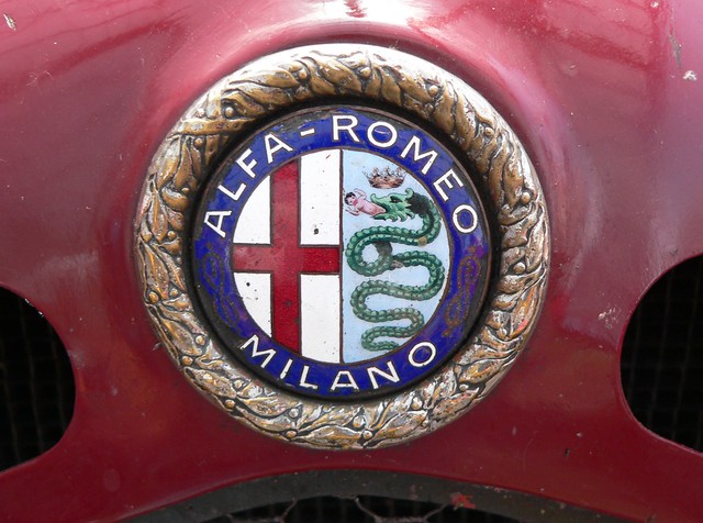 Alfa Romeo 8C del 1932 Scuderia Ferrari Mille Miglia particolare logo